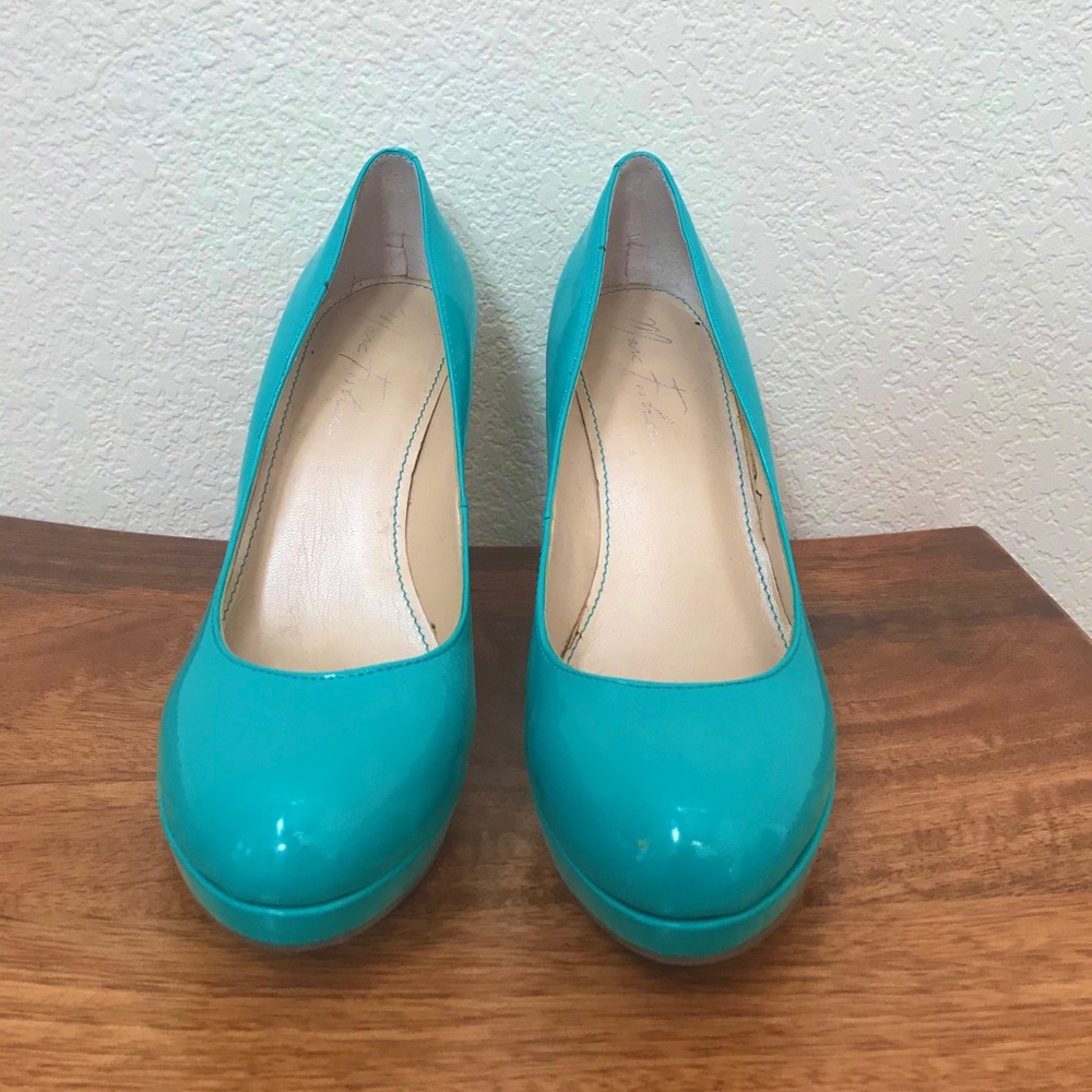 Turquoise platform heel